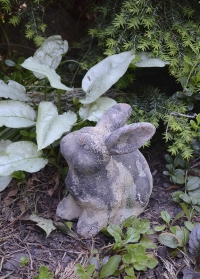 Декоративная садовая фигурка Кролик Esschert Design AC165 фото