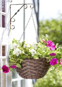 Кашпо-корзина плетеная подвесная для уличных растений Hazel Faux Rattan Smart Garden картинка