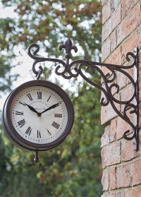 Часы на кронштейне двусторонние Marylebone Station Smart Garden картинка