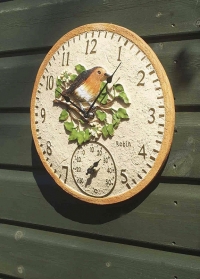 Уличные английские часы с птичкой малиновкой  by Outside In Smart Garden фото
