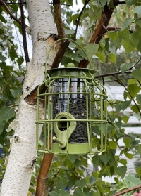 Металлическая подвесная кормушка для птиц с защитой от белок Compact Smart Garden фото